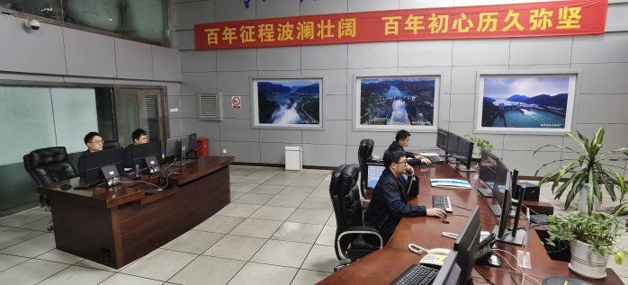 2、梯調(diào)中心中控室（楊柳 攝）