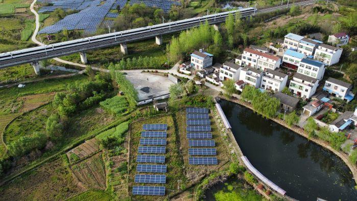 1 風(fēng)勁帆起,發(fā)展工作全面提速 1 風(fēng)勁帆起,發(fā)展工作全面提速