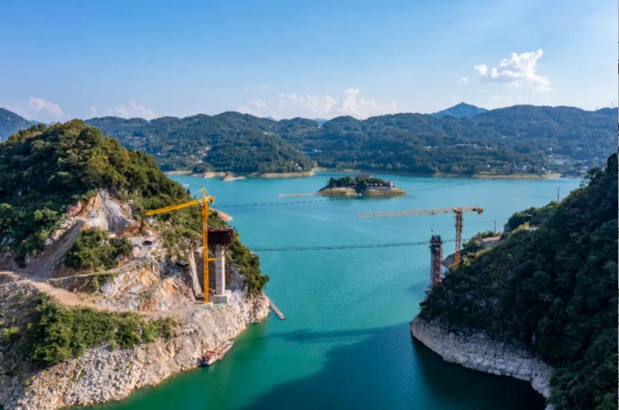 建設中的峽洞巖大橋 攝影:胡九思 建設中的峽洞巖大橋 攝影:胡九思